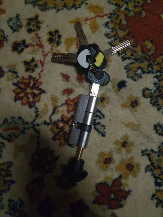 Секрет замка  SEKUREMME для дверей квартири