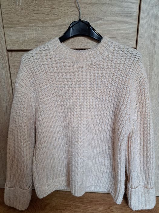Błyszczący sweter oversize