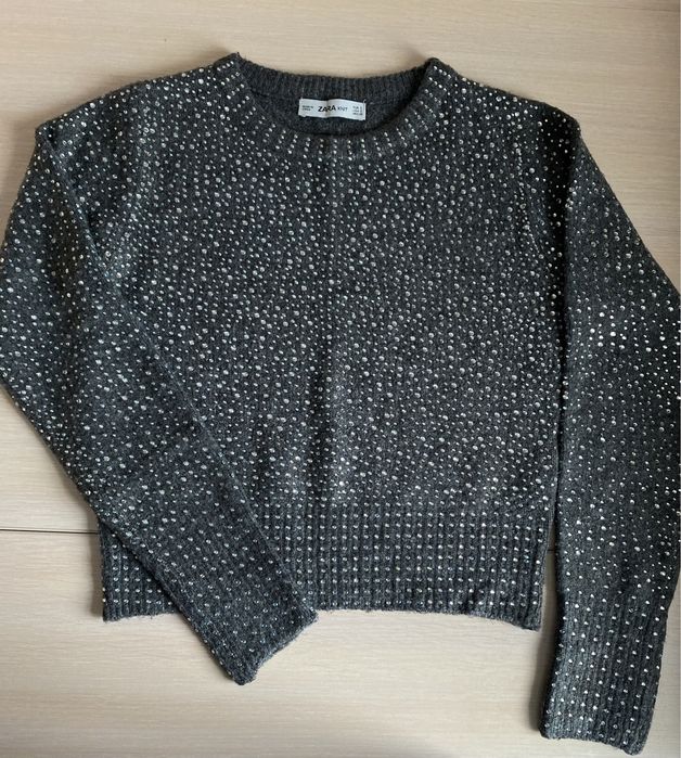 Светр з камінцями