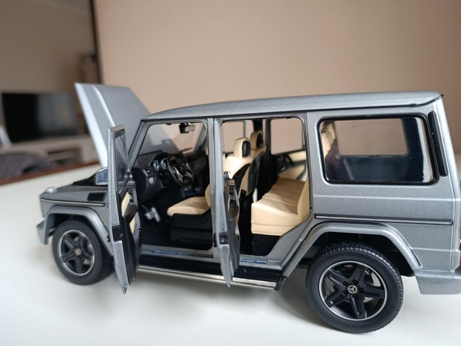 Модель 1/18  Mercedes Benz