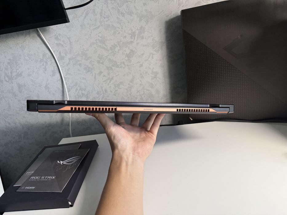 Rog Zephyrus G17/2070-8GB Super/300Hz/SSD1TB/i7-10th.