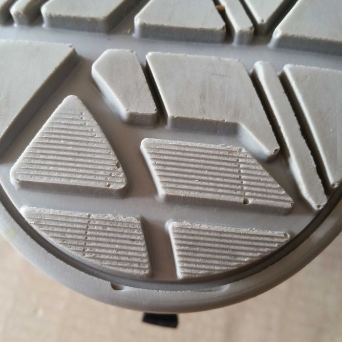 Кроссовки рабочие