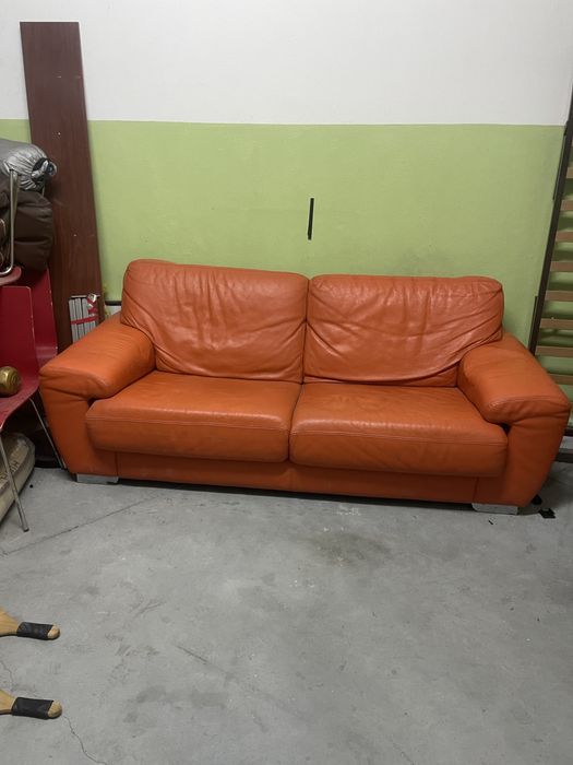 Sofa dois lugares pele