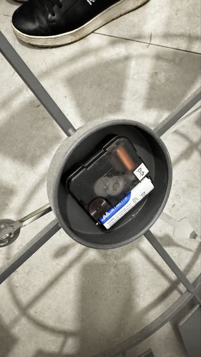 Zegar ścienny szary 70 cm