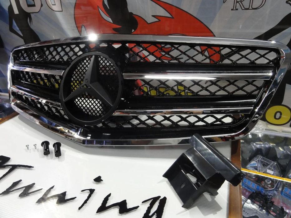 Grelha frontal para Mercedes E-Classe W212 / S212 2009-2013 AMG / E63 look em cromado e preto piano brilhante em plástico ABS