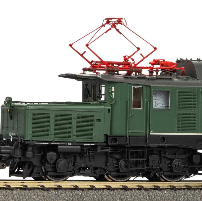 PIKO H0 (51488) - Lokomotywa elektryczna z dźwiękiem BR 194 DB Ep. IV