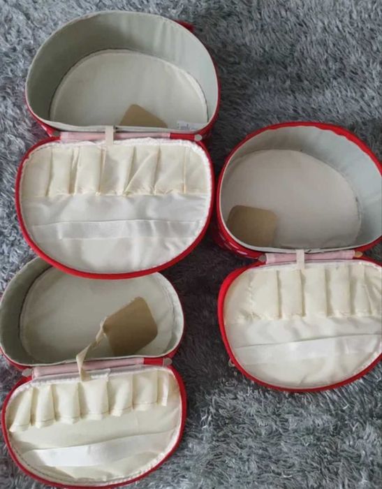 3 sztuki kosmetyczka kuferek czerwone w grochy