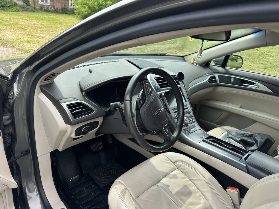 Lincoln MKZ 2.0 EcoBoost - 12 тис. долл.