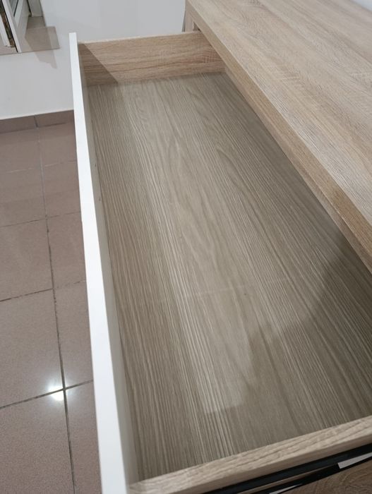 Vendo cómoda semi nova
