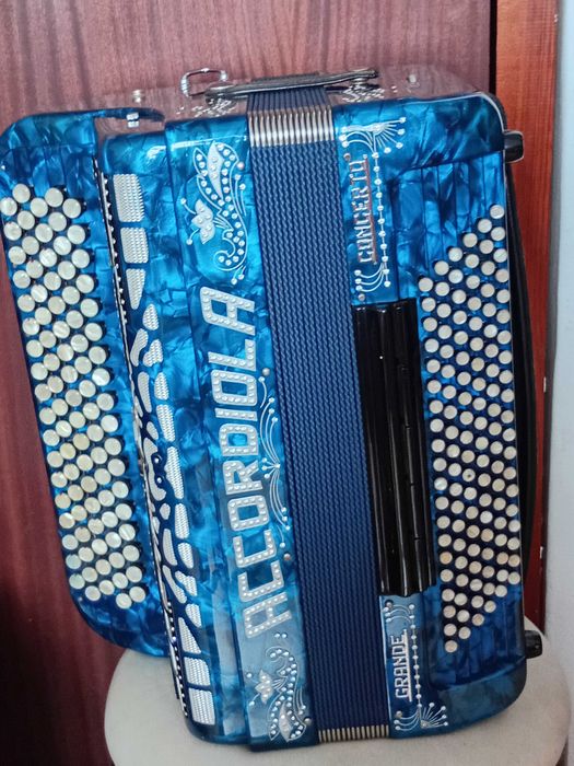 Vendo Acordeao Italiano Accordiola a 4 e 5 voz