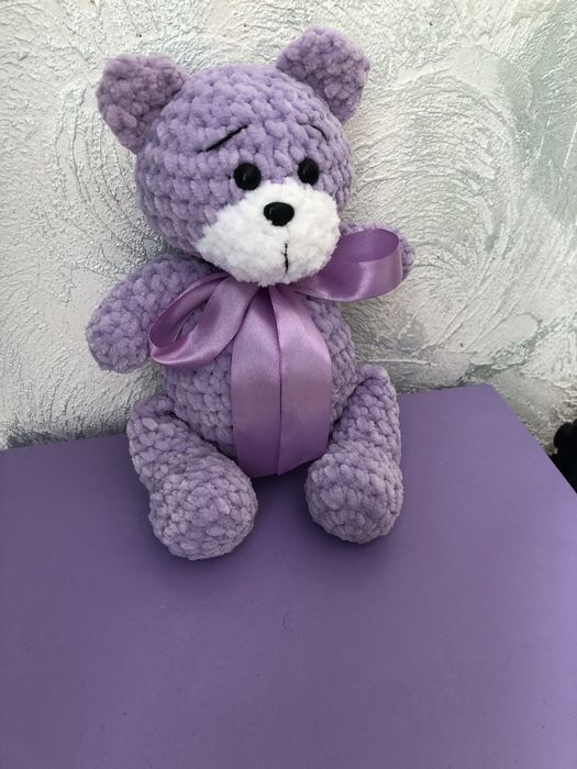 Плюшевий вʼязаний ведмедик