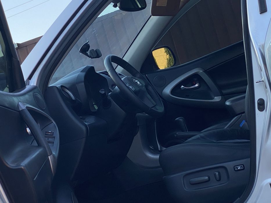 Продам Toyota Rav4