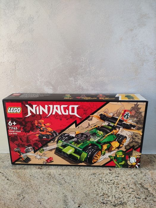 Zestaw LEGO Ninjago - Samochód wyścigowy Lloyda EVO 71763