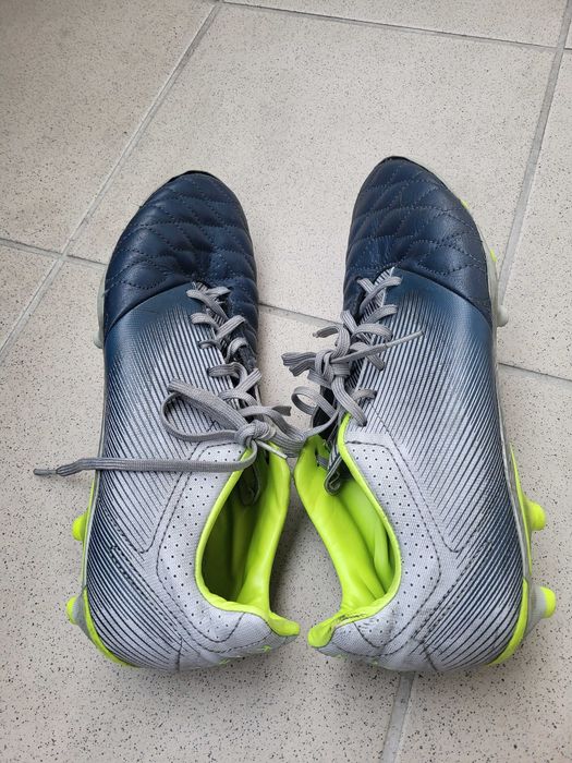 Buty piłkarskie korki