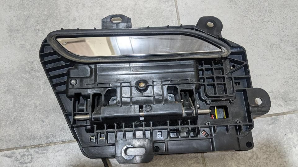 Ручка дверей передня права Tesla Model S (2017, зовнішня, 107188100A)