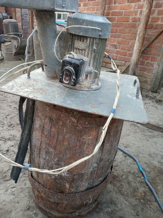 Корморізка (ДКУ - дробильно-кормова установка) для тварин