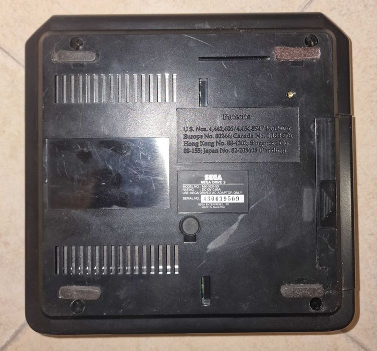 Consola Mega Drive 2 modificada para 60 hz
