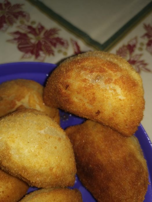 Venda de risois de carne e de peixe