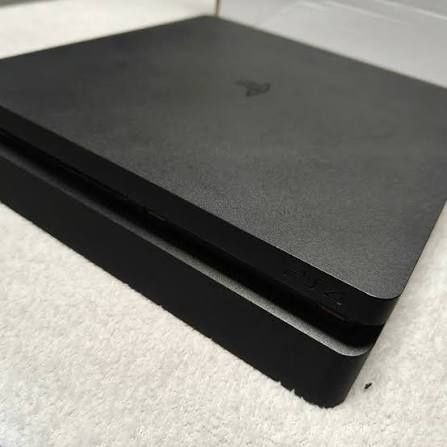 PS4 Slim 1TB como nova desbloqueada