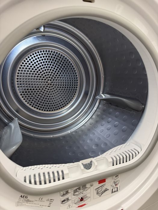 Сушильна машина на тепловому насосі AEG 9000 T9DE77685