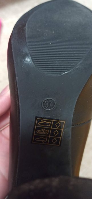 Туфлі 37 розміру
