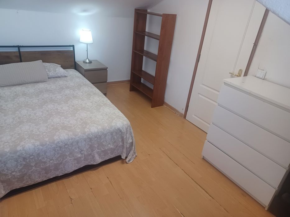 Quarto com cama de casal a 6 minutos da estação de comboios