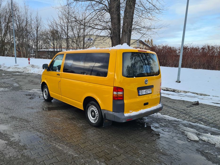F-VAT 23%*Volkswagen Transporter T5*9 osób *SPRAWNA KLIMA*1 właściciel