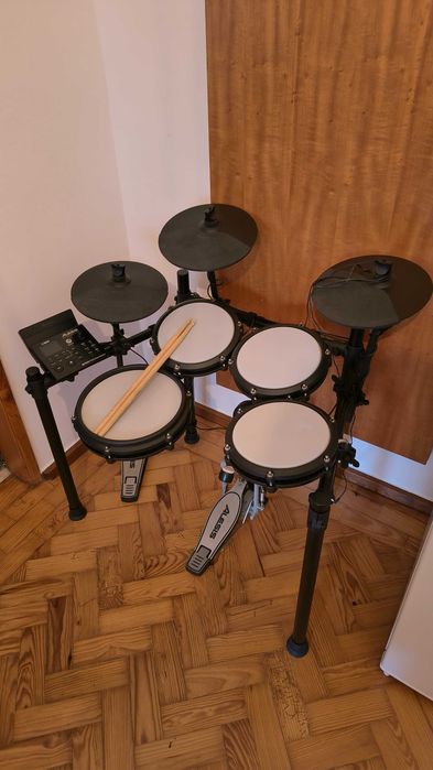 Bateria Eletrónica Alesis Nitro Max