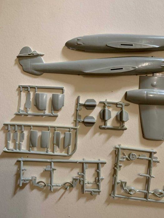 Сборная модель самолета Gloster Meteor F. Mk.4