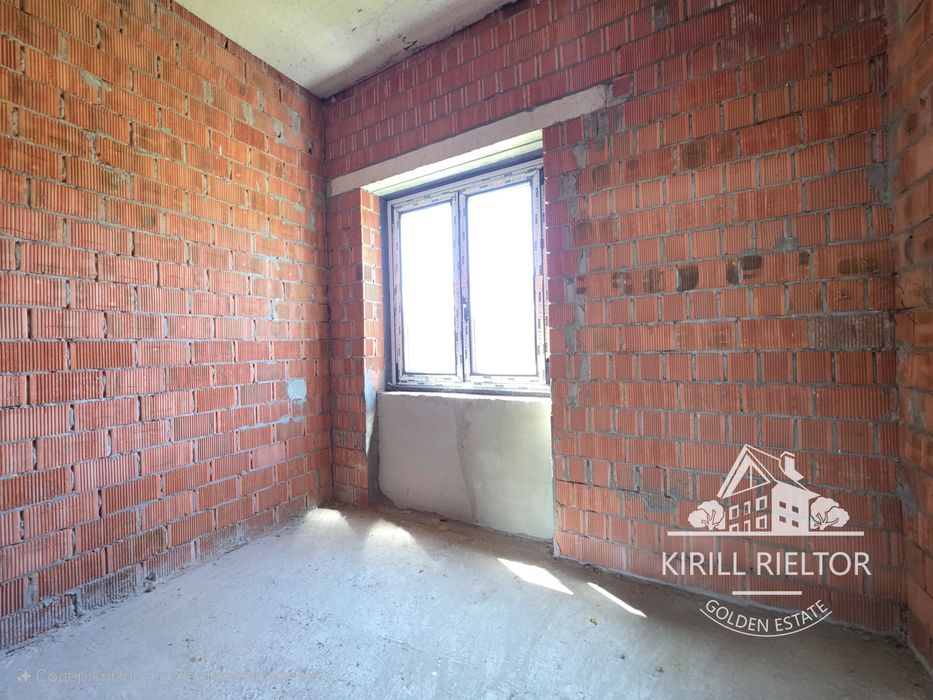 Продажа просторного дома на тихой улице в городке "Золотые Ключи"