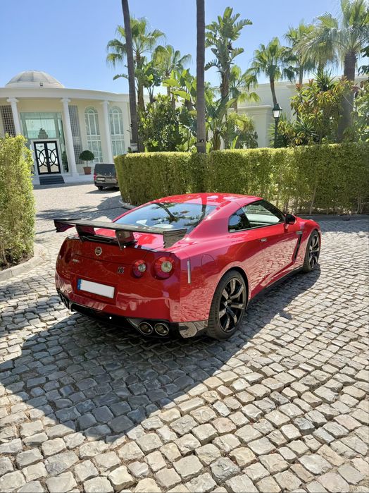 Nissan GTR R35 Black Edition