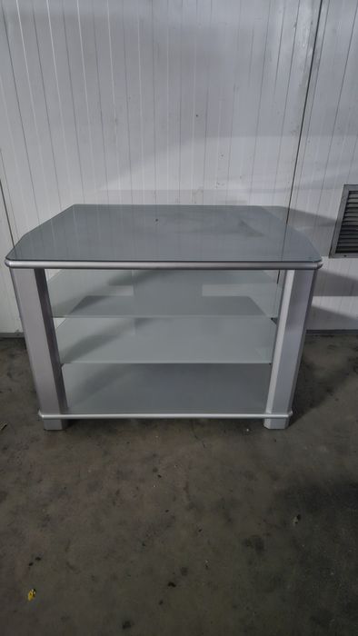 Móvel TV prateleiras em vidro com rodas para mais fácil deslocar