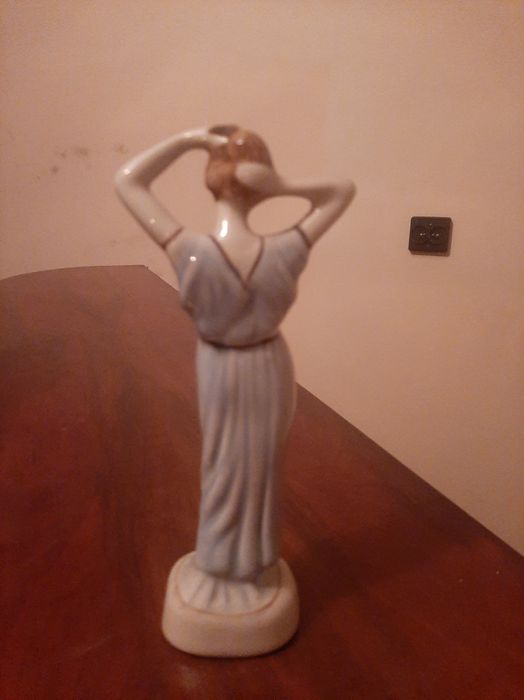 Porcelanowa figurka.