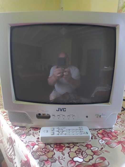 Телевізор маленький для кухні, дачі