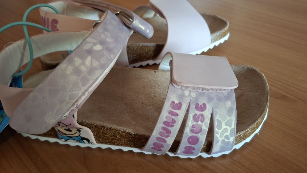 Sandálias menina novas tamanho 32