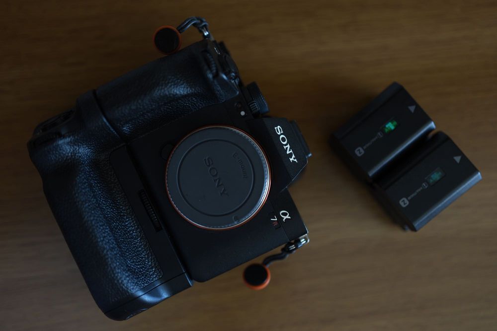 Sony A7R V + Grip Sony VG-C4EM