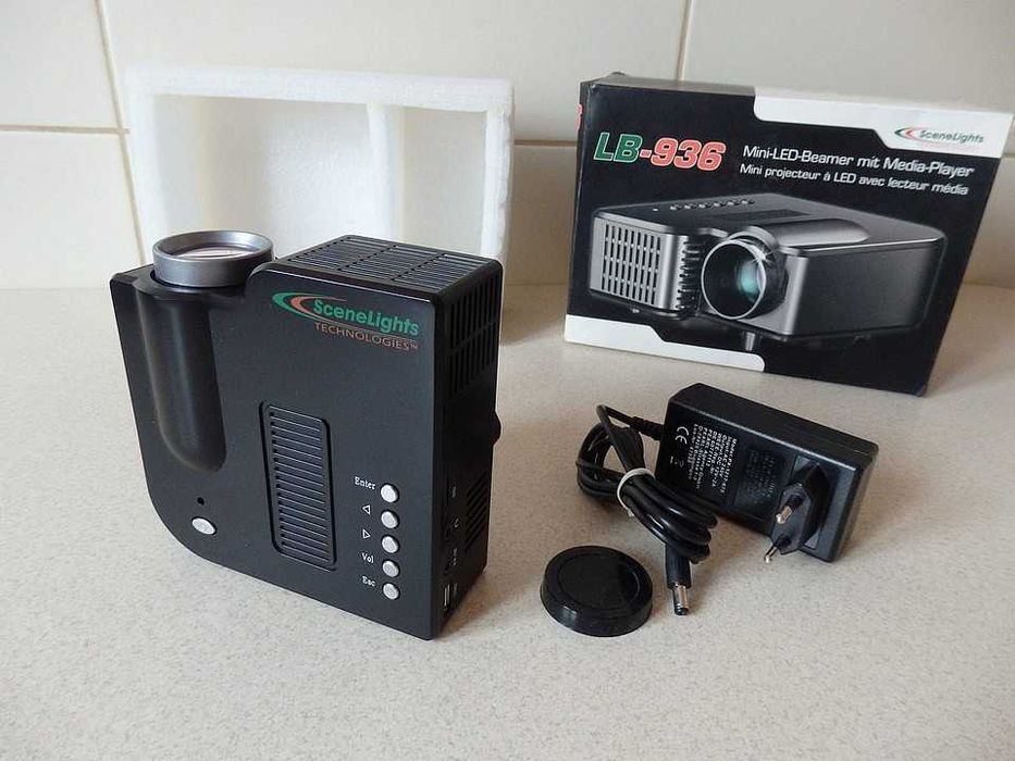 Kolorowy Mini Projektor SceneLights LB-936.