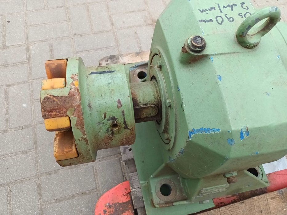 Motoreduktor przekładnia  1,1kw 2 ob/min  oś 90mm