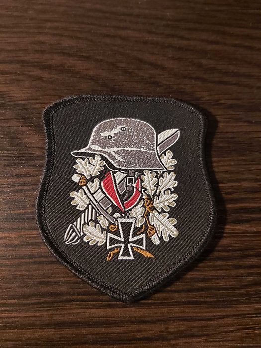 Wehrmacht obszycie tarcza hełm krzyż żelazny