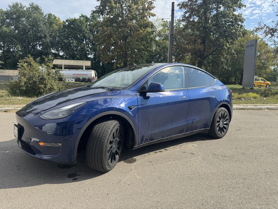 Tesla Model Y 2023 року