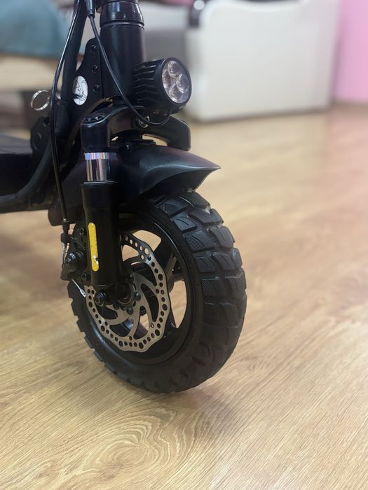 Електросамокат в ідкальному стані iScooter ix3