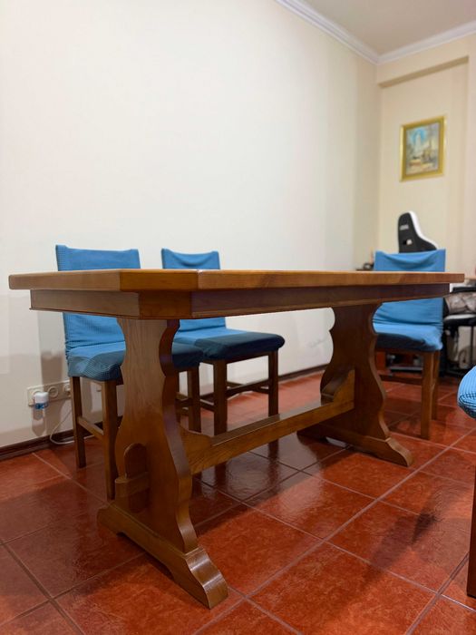 Conjunto de mesa e cadeiras