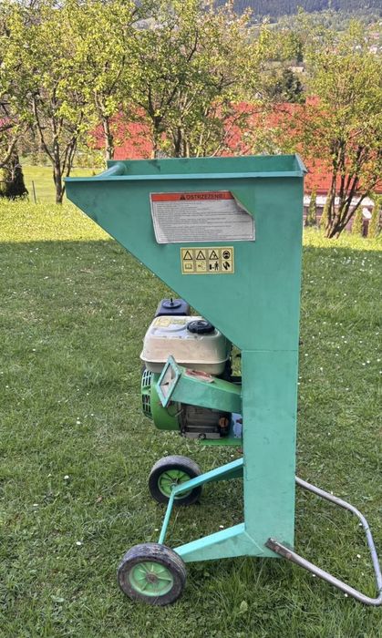 Rębak rozdrabniacz gałęzi