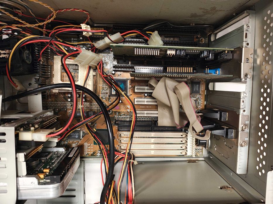 Stary komputer Intel