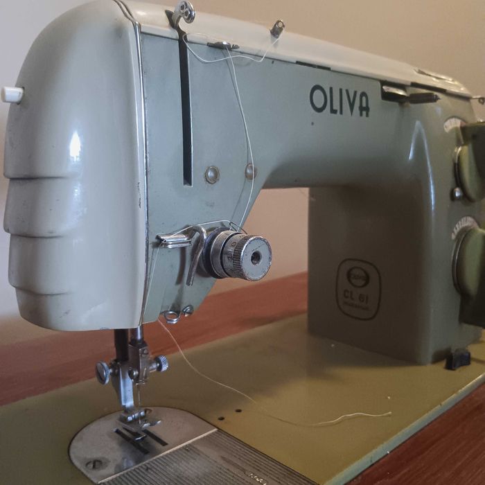 Máquina de Costura OLIVA
