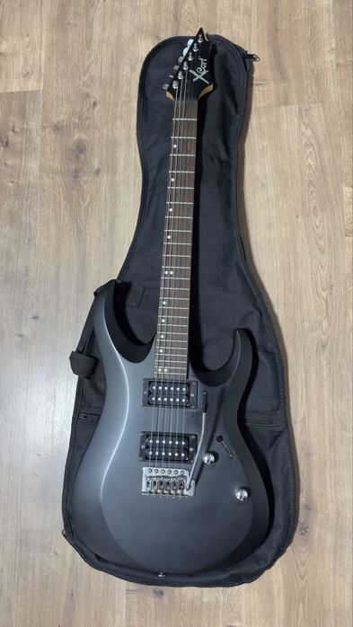 Guitarra elétrica Xcort X-1 + Amplificador Cort CM10G + Bolsa
