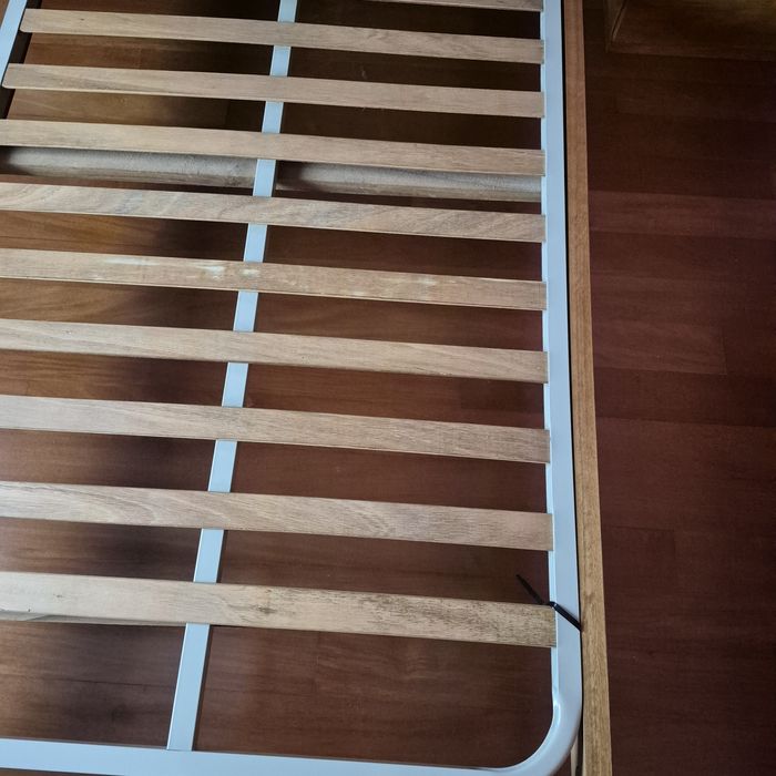 Cama de solteiro com estrado e colchão