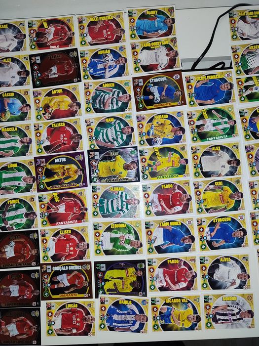 Pack de 236 cartas da Panini adrenalyn