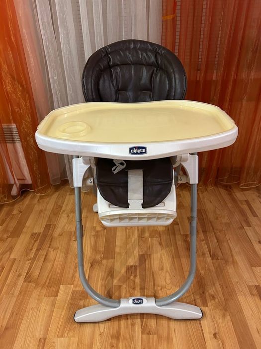 Продам дитячій столик для годування.