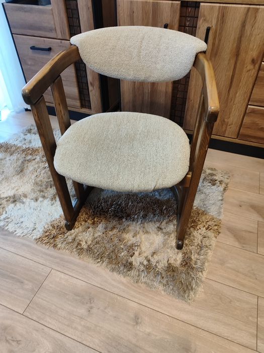 Krzesła do salonu lub jadalni ,drewniane ,sprzedam